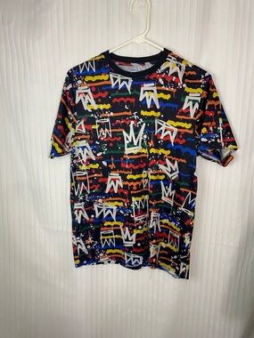 fresh Black Short-Sleeve Tee with Multicolor Graffiti Print